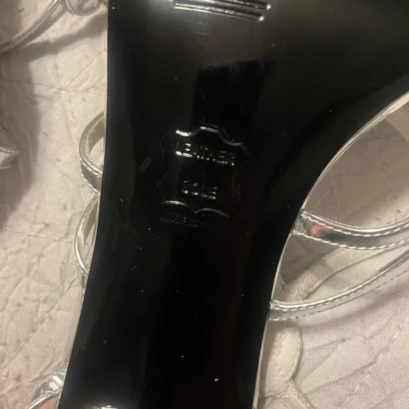 • Stuart Weitzman Metallic Silver  Leather Sandals size 9 - Picture 9 of 12